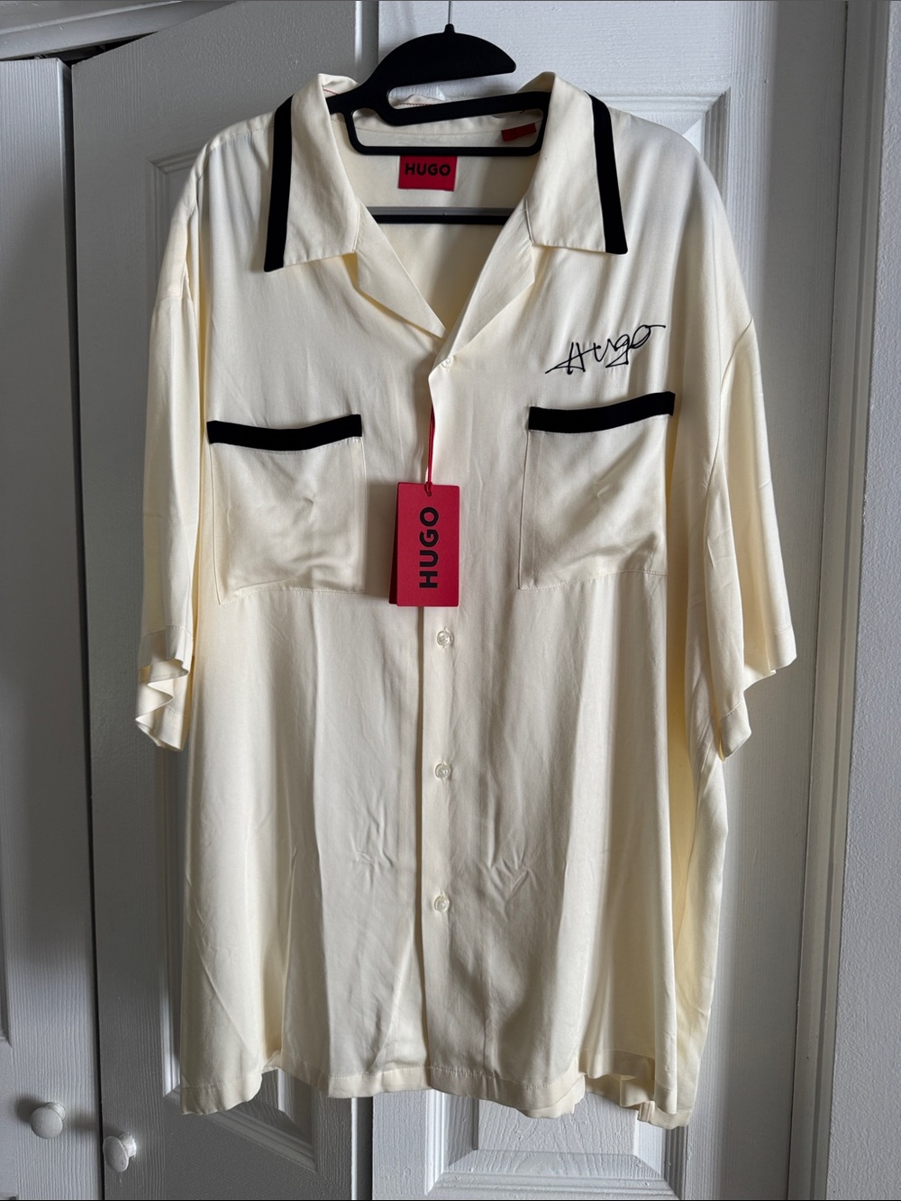 HUGO Cream Short Sleeve Button-Down with Black Trim and Script Logo xxl